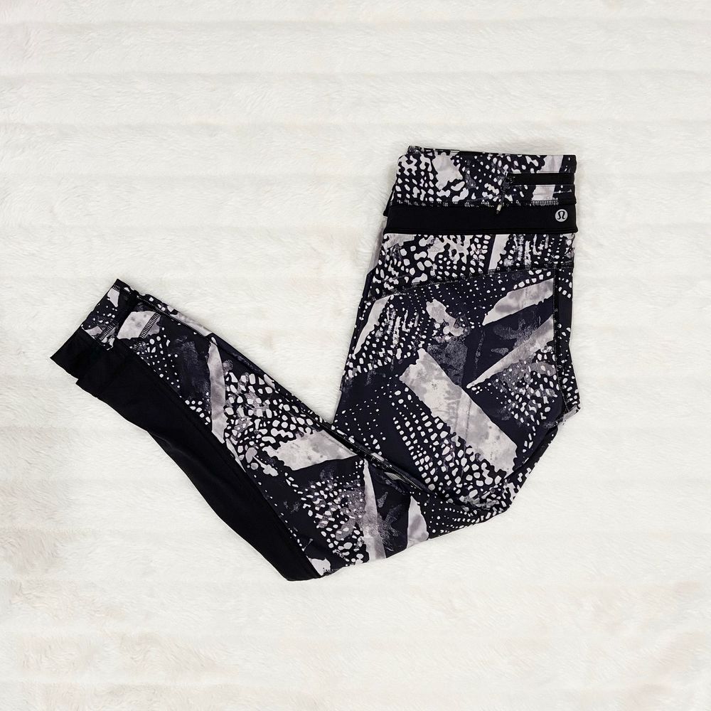 Lululemon Align Crop Black / White Print Leggings